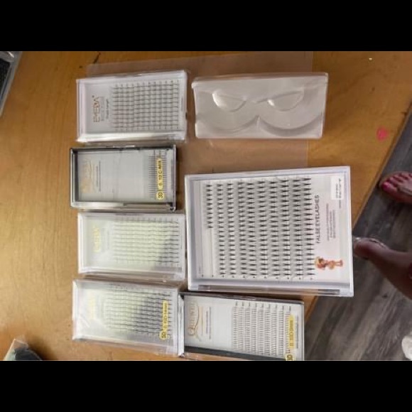 Everything you need to start LASHING - Picture 6 of 9